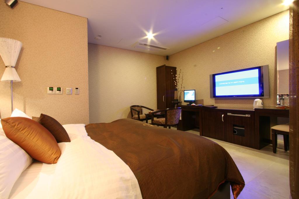 Wiz Hotel Паджу Екстериор снимка