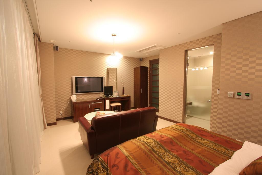 Wiz Hotel Паджу Екстериор снимка