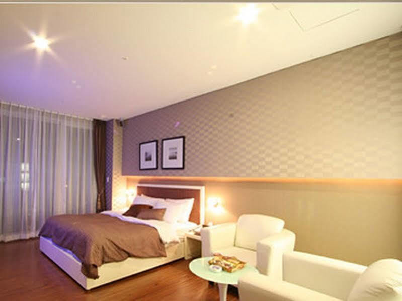 Wiz Hotel Паджу Екстериор снимка
