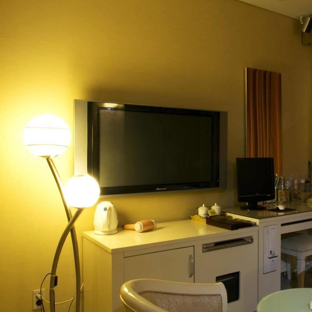 Wiz Hotel Паджу Екстериор снимка