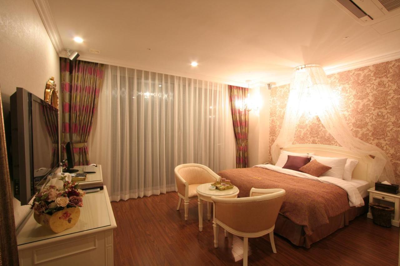 Wiz Hotel Паджу Екстериор снимка