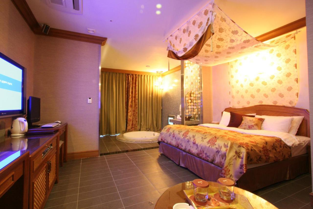 Wiz Hotel Паджу Екстериор снимка